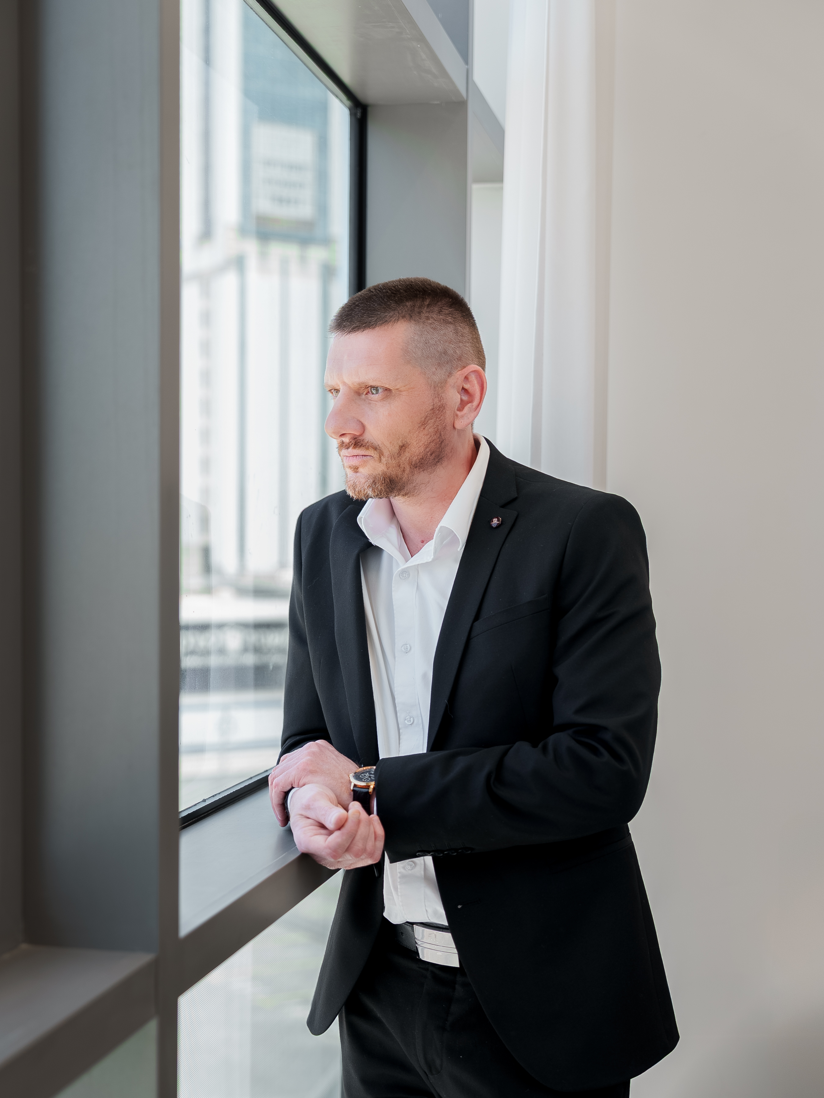 חוזים ומכרזים